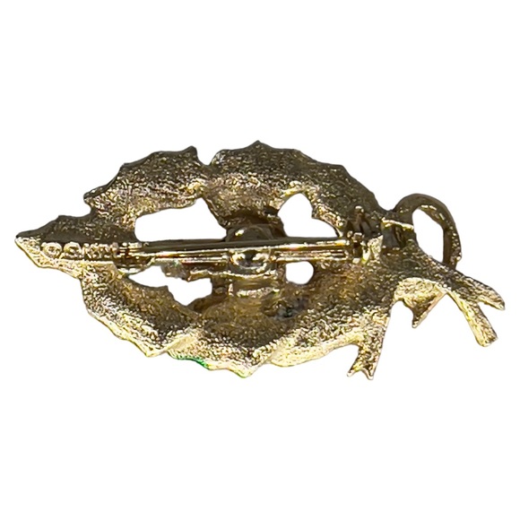 Vintage Gerrys Christmas Holiday Jewelry Pin Brooch Holly Leaves Pinecone Center - Picture 2 of 6